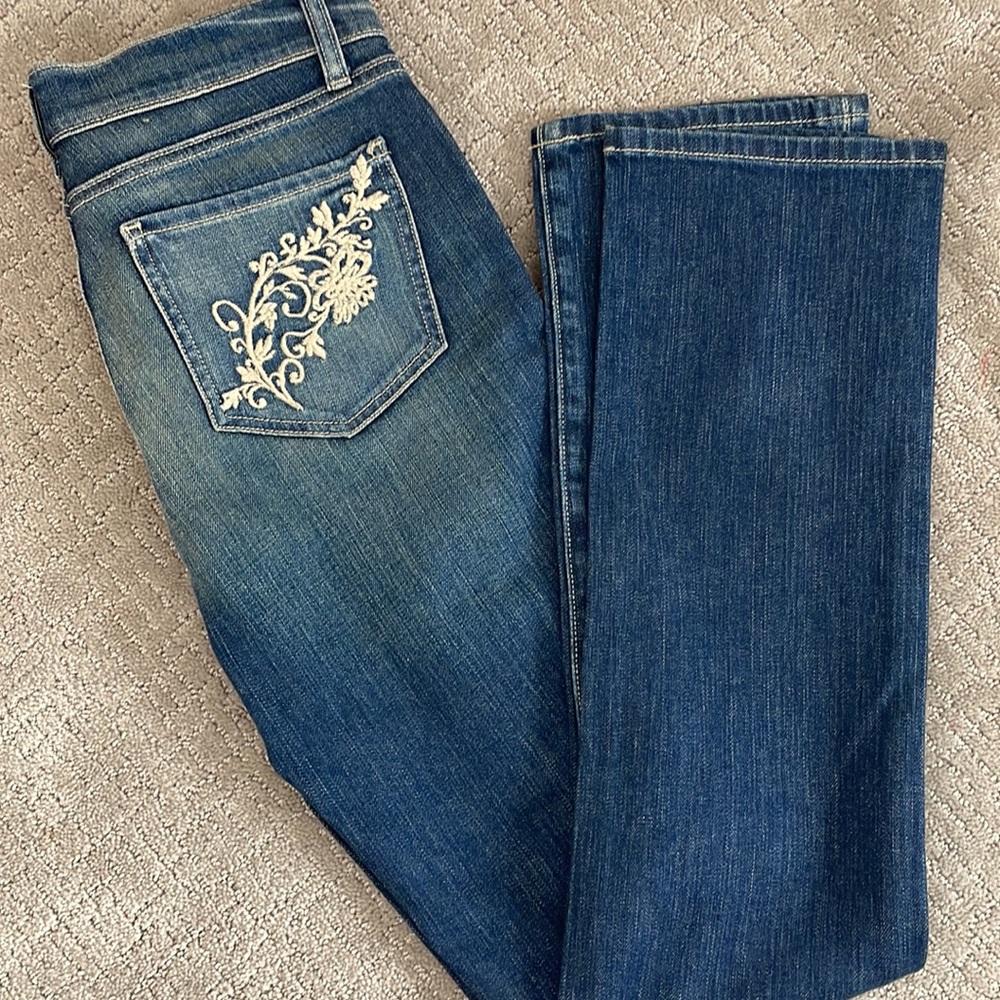 Gianni Bini Straight Leg Soft Blue Jeans with Cream Floral Embroidered Pockets